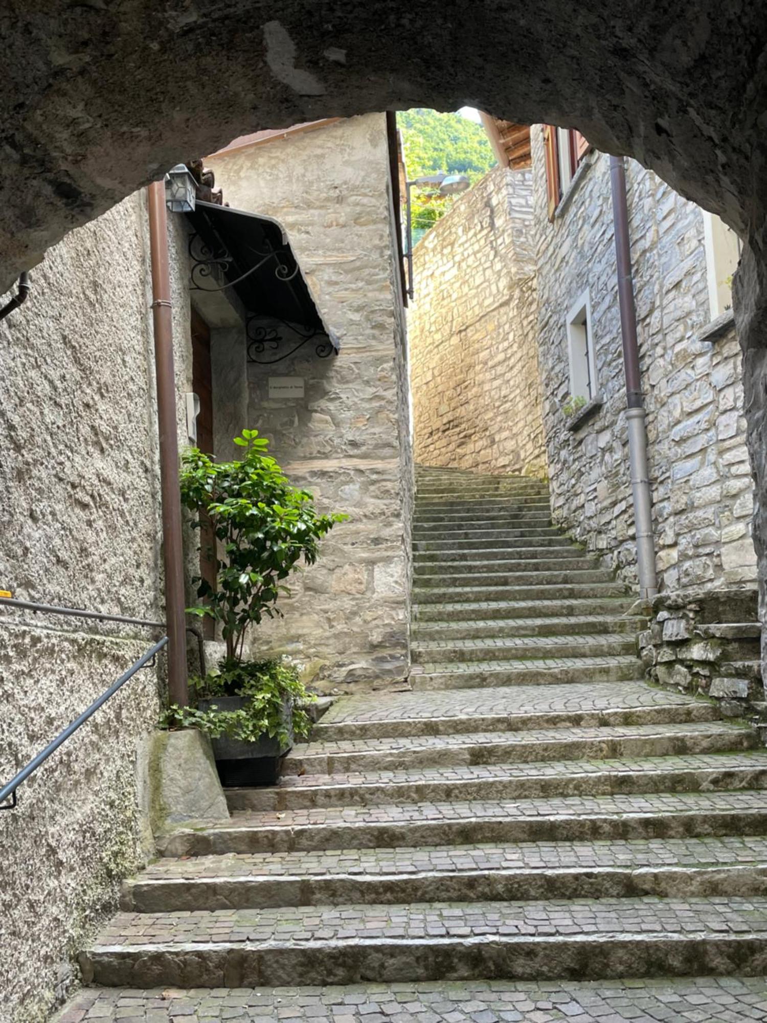 Apartamento Il Borghetto Di Torno Exterior foto