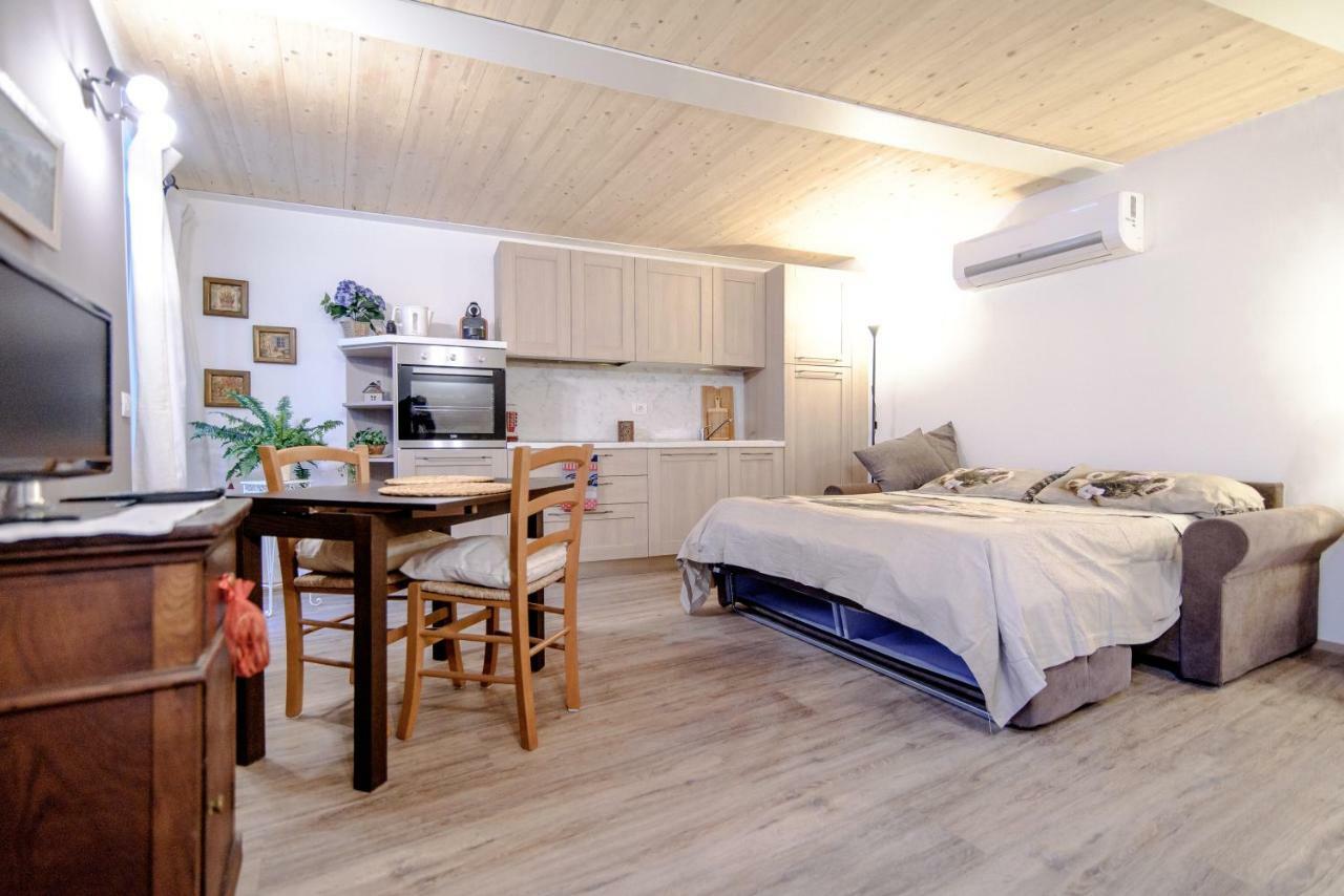 Apartamento Il Borghetto Di Torno Exterior foto